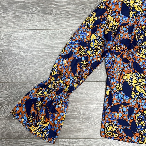 NWOT G.I.L.I. Got It Love It Long Sleeve Floral Bell Sleeve Blouse 8 - Picture 4 of 16